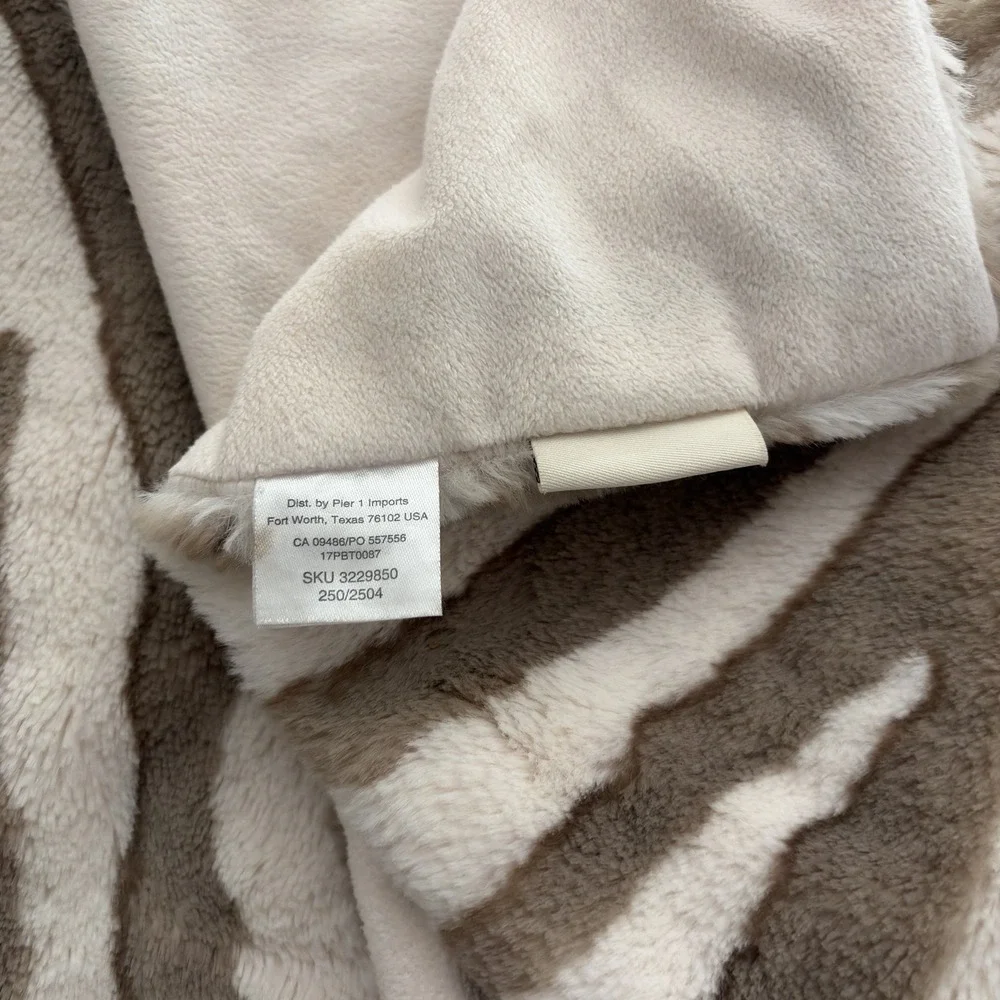 Vtg Pier 1 Imports Neutral Zebra Print Plush Faux Fur Blanket Soft Throw 50x62
